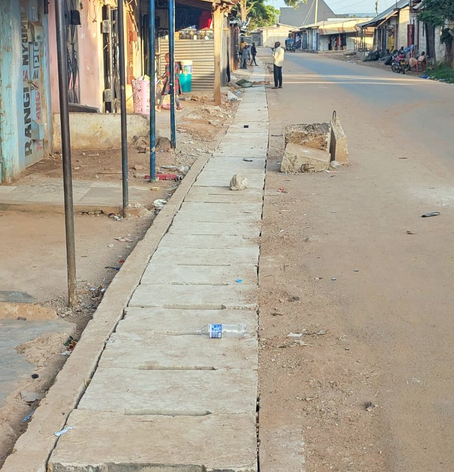 Kahama Service Roads, Shoulders & Walkways